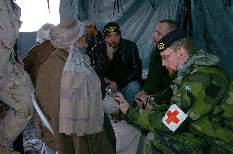 Fil:Swedish medic in Afghanistan 2006.jpg