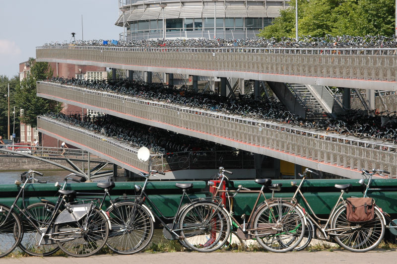 Fil:Bicycle parking lot.jpg