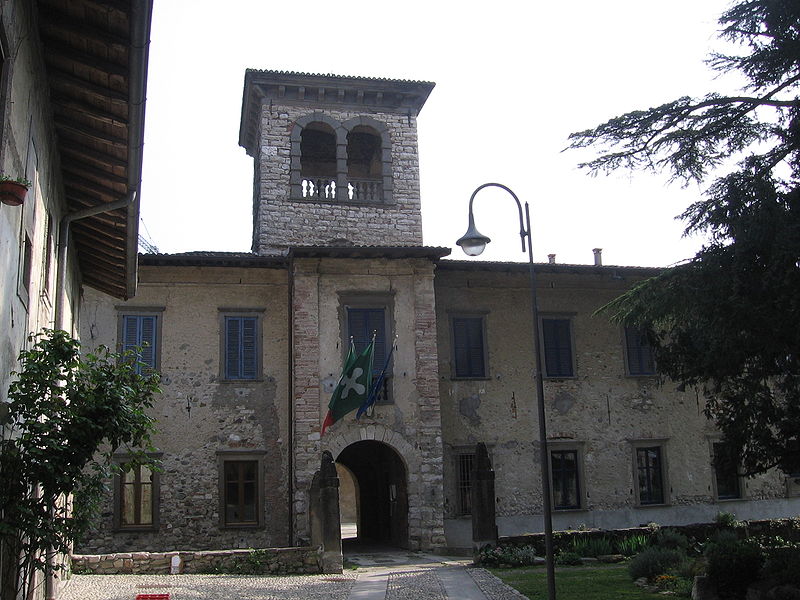 Fil:Luzzana castello 01.jpg