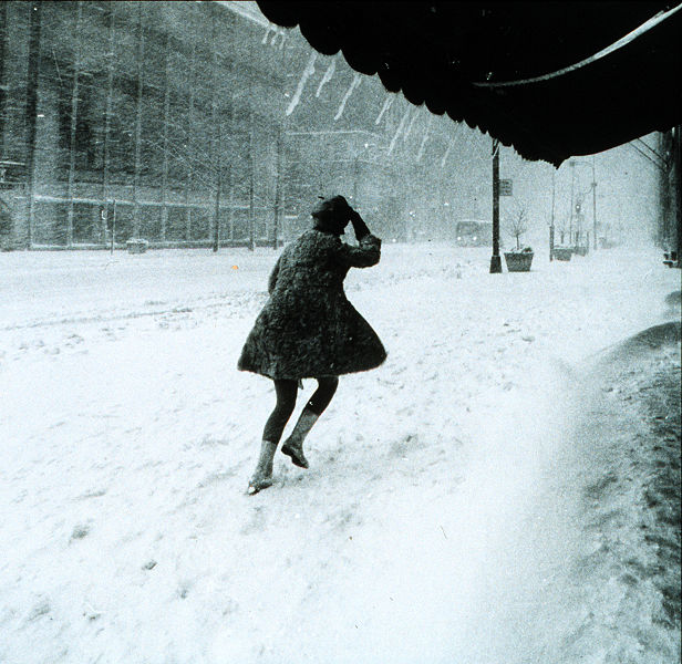 Fil:Miniskirts in snow storm.jpg