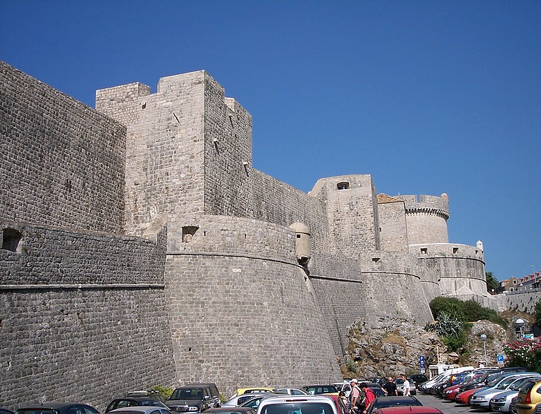 Fil:Walls of Dubrovnik-3.jpg