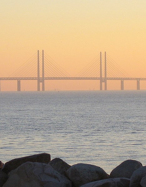 Fil:Öresundsbron i solnedgång 1.jpg