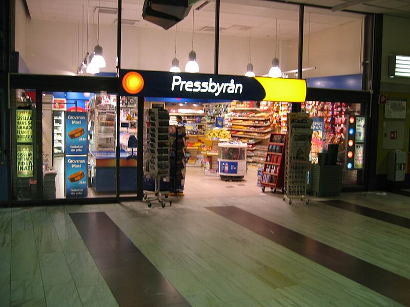 Fil:Convinient store at Stockholm central station.jpg