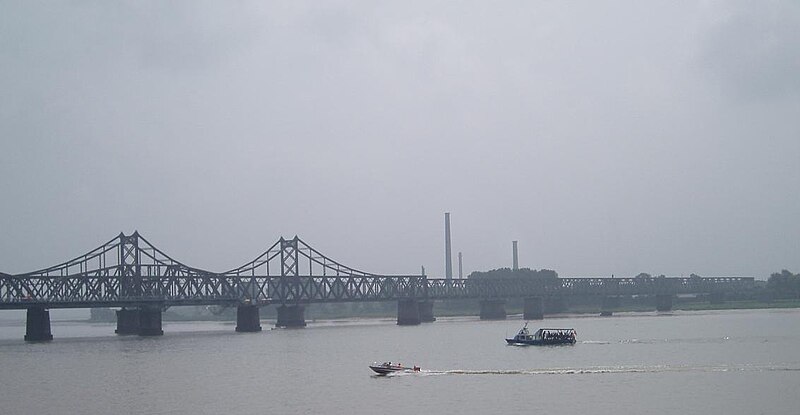 Fil:Yalu river bridge.JPG