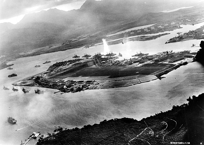 Fil:Attack on Pearl Harbor Japanese planes view.jpg