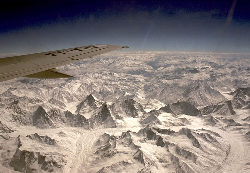 Fil:Himalayan mountains from air 001.jpg