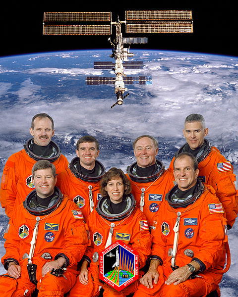 Fil:STS-110 crew.jpg