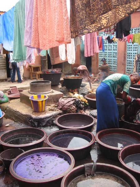 Fil:Dyeing in Mali.jpg