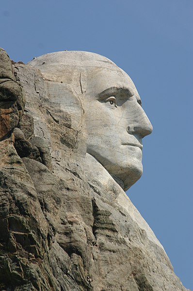 Fil:Sideview of George Washington Statue at Mt Rushmore.jpg