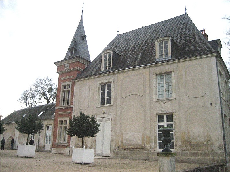 Fil:Olivet chateau-du-poutyl.jpg