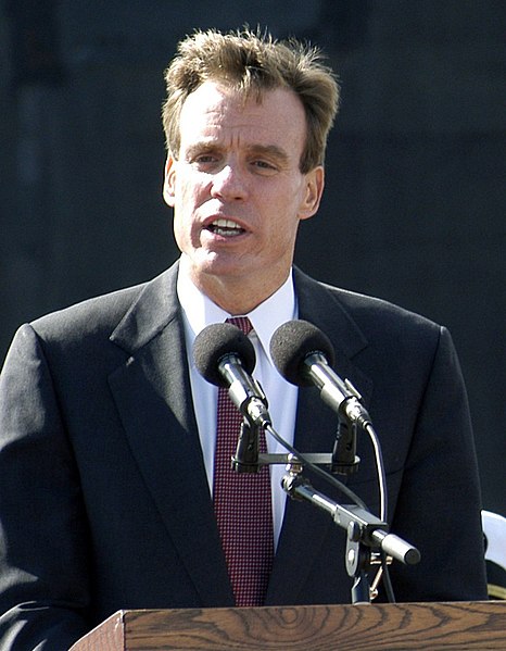 Fil:Mark Warner during the Commissioning Ceremony for the VIRGINIA (SSN 774).jpg