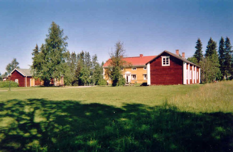 Fil:Pajala prästgård, juli 2004.jpg