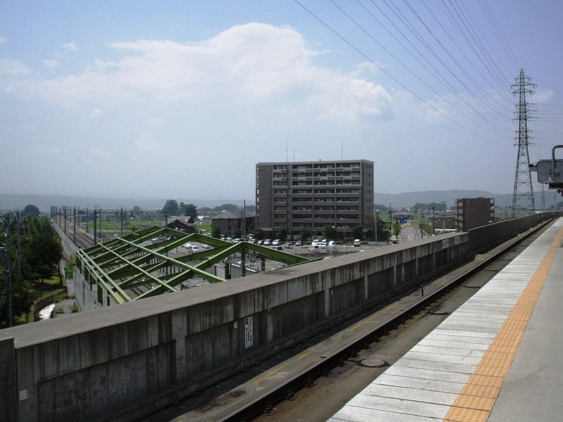 Fil:Sakudaira-station-KoumiLine-platform.JPG