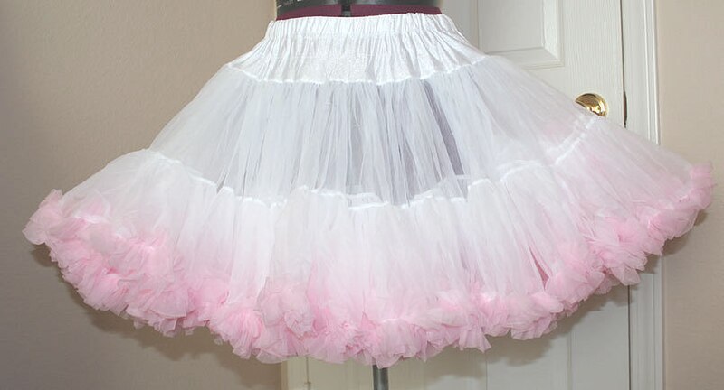 Fil:Whiteandpinkpetticoat.jpg