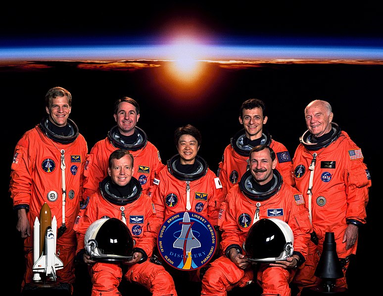 Fil:STS-95 crew.jpg