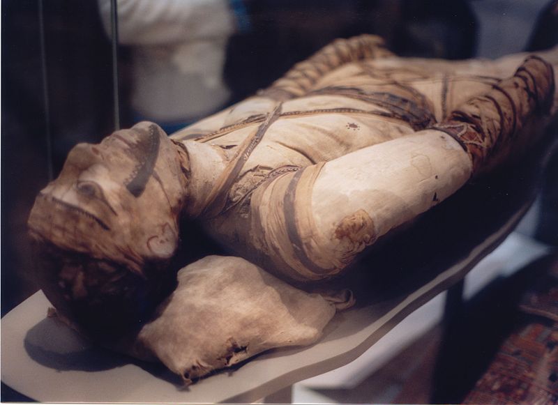 Fil:Mummy at British Museum.jpg