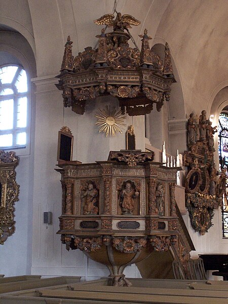 Fil:Söderhamns kyrka pulpit.jpg