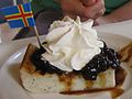 Åland firar sin självstyrelsedag idag: Ålandspannkaka med åländsk flagga.