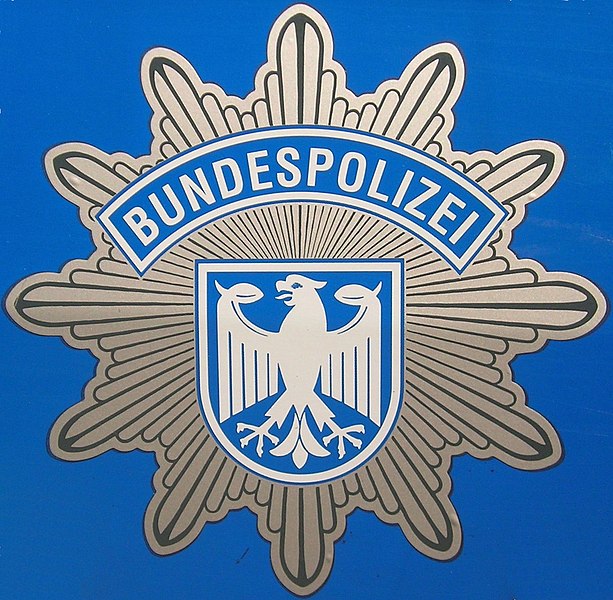 Fil:Blauer Polizeistern der BUPOL.JPG