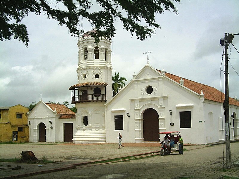 Fil:Iglesia de Santa Bárbara en Mompox.jpg