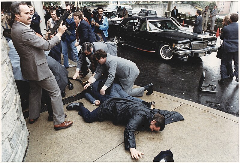 Fil:Reagan assassination attempt 4.jpg