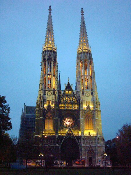 Fil:311004 wien-votivkirche-am-abend 1-480x640.jpg