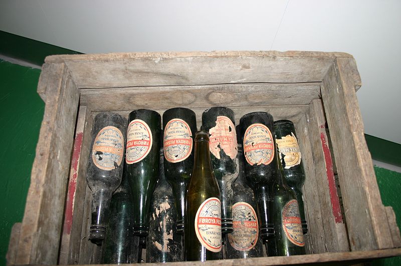 Fil:Old Faroese beer bottles.jpg