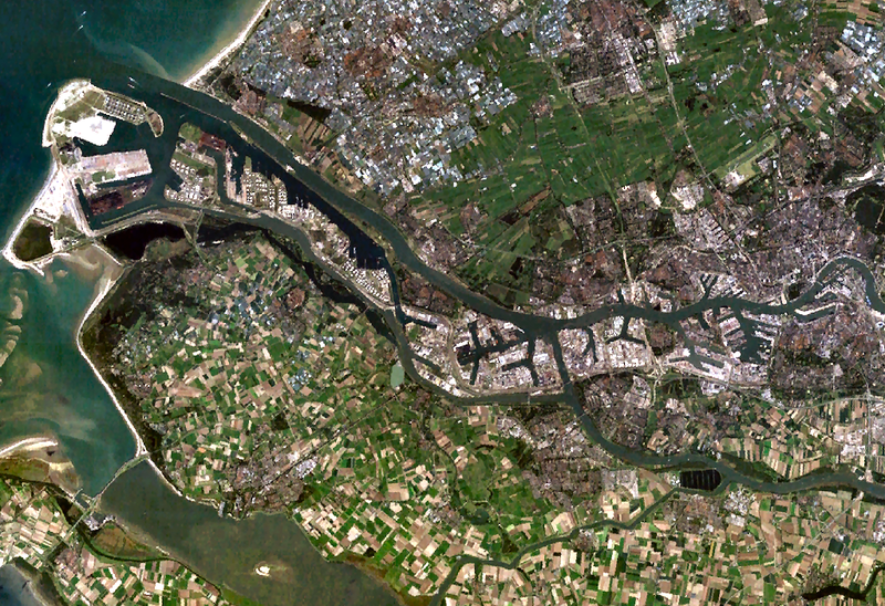 Fil:Satellite image of Europoort, Netherlands (4.25E 51.90N).png