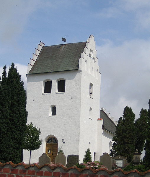 Fil:Kyrkoköpinge kyrka 2.jpg