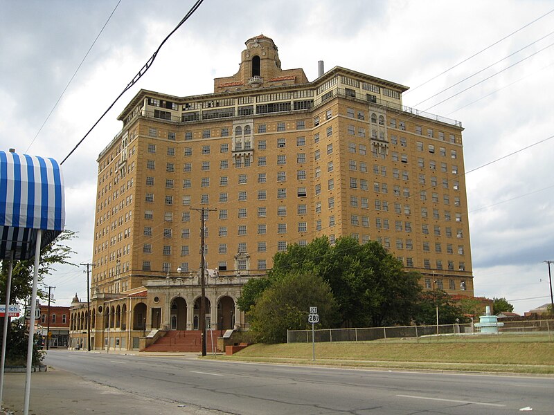 Fil:BakerHotel-MineralWells-Texas.jpg