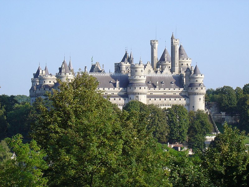 Fil:Château de Pierrefonds vu depuis le Parc.jpg