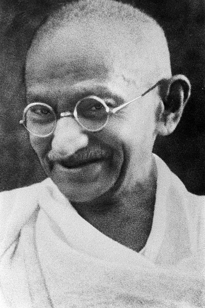 Fil:Portrait Gandhi.jpg