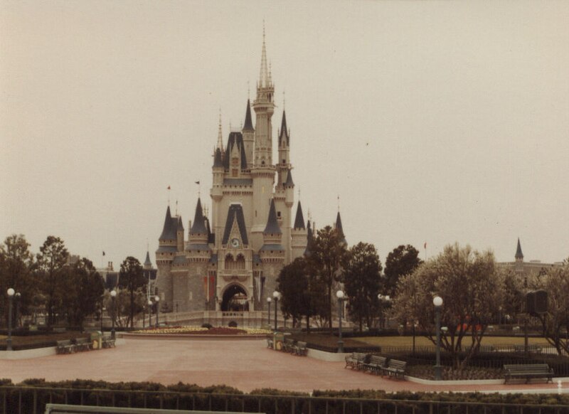 Fil:Tokyo Disneyland CindrellaCastle.jpg