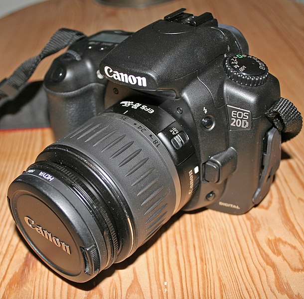 Fil:Canon EOS 20D front.jpg