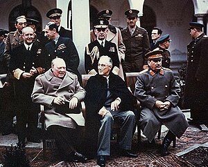 Jaltakonferensen på Krim inleds 4 februari 1945. "De tre stora" (fr v): Winston Churchill, Franklin D Roosevelt och Josef Stalin.