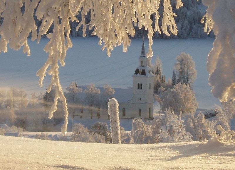 Fil:Laxsjö kyrka vinter.jpg