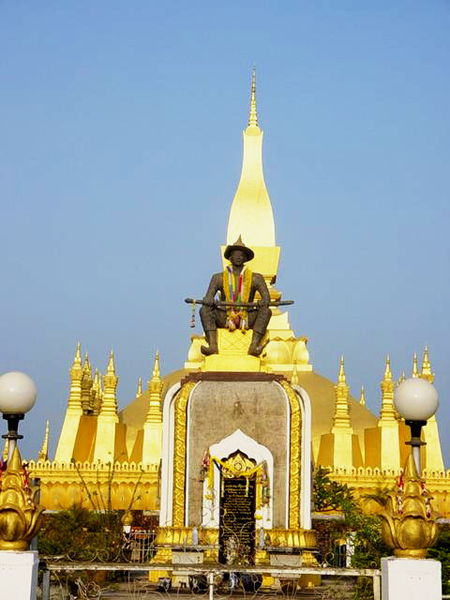 Fil:Vientiane-pha that luang.jpg