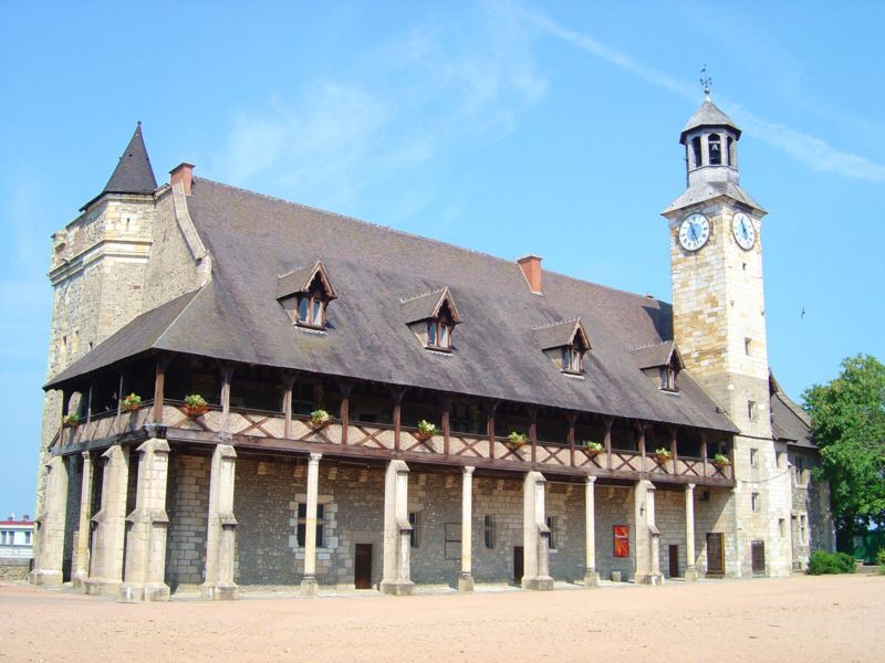 Fil:Montluçon castle.JPG