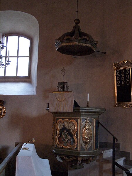 Fil:Hagby kyrka pulpit.jpg