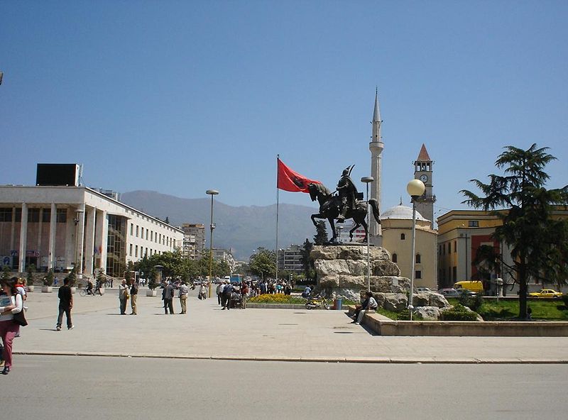 Fil:Tirana Skenderbeu.JPG