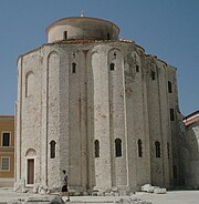 Fil:Zadar - église Saint-Donat.jpg