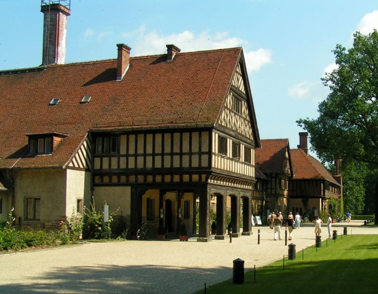 Fil:Cecilienhof outside.jpg