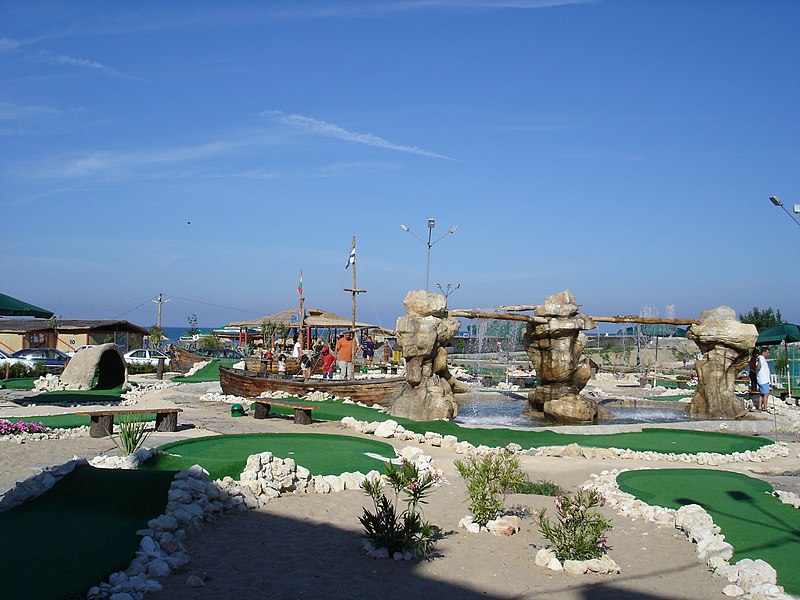 Fil:Minigolf Playground in Golden Sands, Varna.JPG