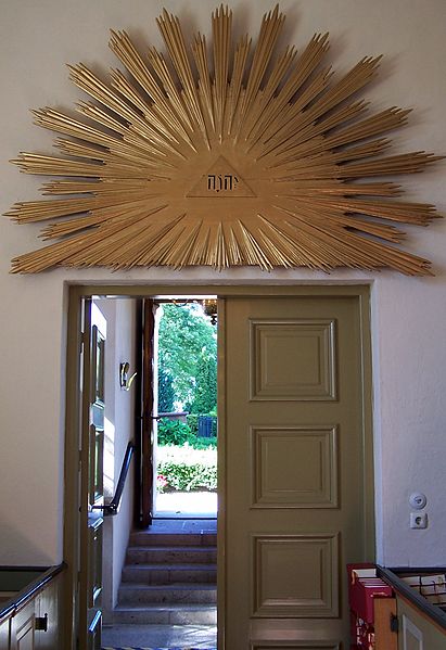 Fil:Norrvidinge kyrka entrance.jpg