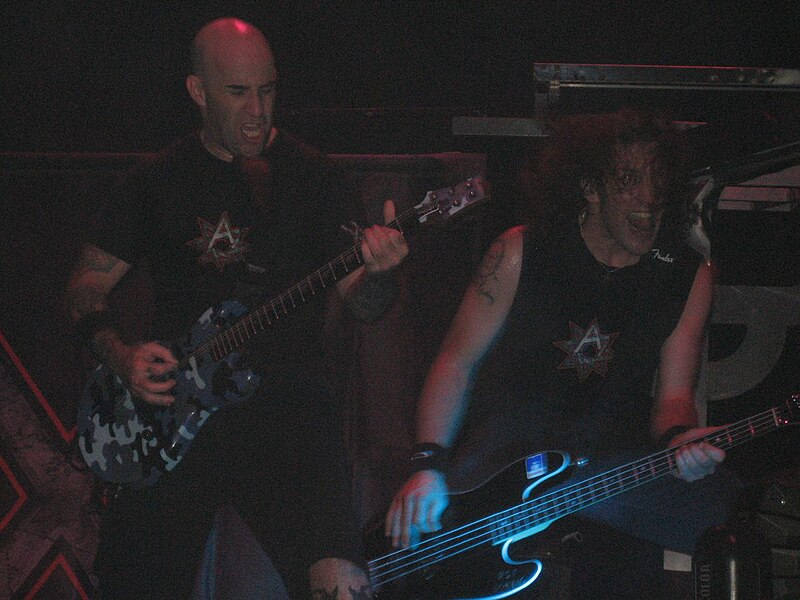 Fil:Anthrax-Frank Bello & Scott Ian.jpg