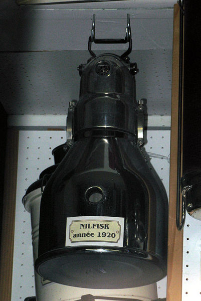 Fil:Nilfisk 1920 Vacuum cleaner img 1392.jpg