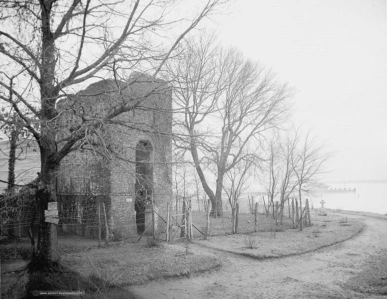 Fil:Jamestown church ruins bw.jpg