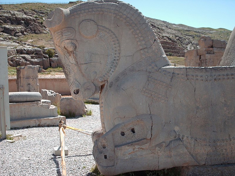 Fil:Persepolis tête colonne taureau.jpg