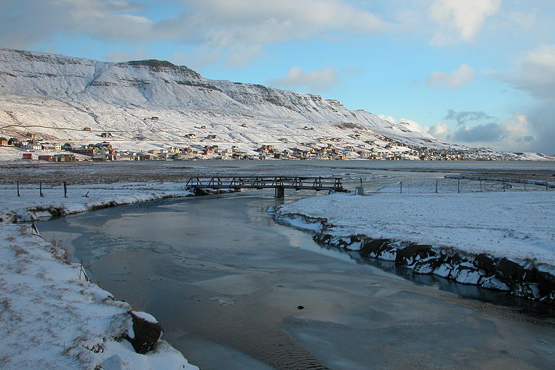 Fil:Trongisvágur river Tvøroyri.jpg