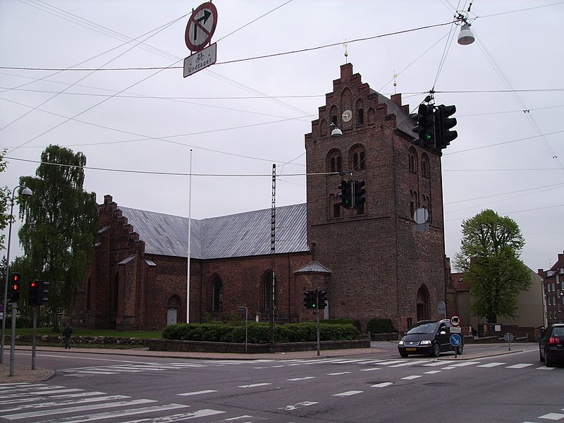 Fil:Vor Frue Kirke (Odense kommune).jpg